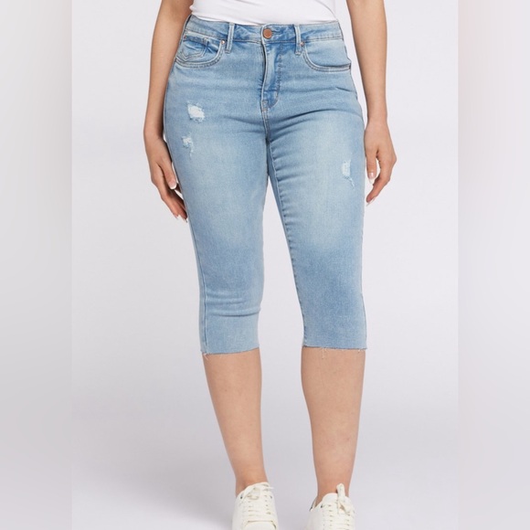 Seven 7 Women's Light Wash Breezy Crop Raw Hem Distressed Denim Jeans Size 8 - Picture 1 of 16